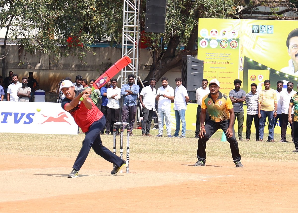 எம்.பி முதல் அமைச்சர் வரை..! - திமுக நிர்வாகிகள் விளையாடடிய ஸ்டாலின் பிறந்தநாள் கிரிக்கெட் போட்டி