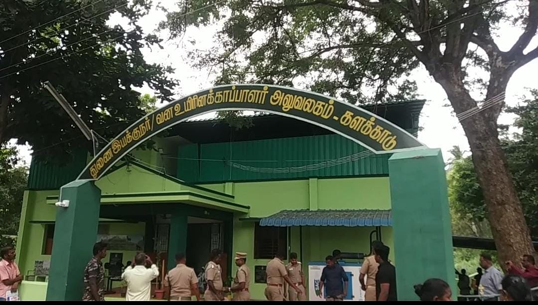 நாட்டுவெடிகுண்டு வைத்து வேட்டையாடப்பட்ட கடமான் - கைதானவர் மோதிரத்தை விழுங்கி தற்கொலை முயற்சி