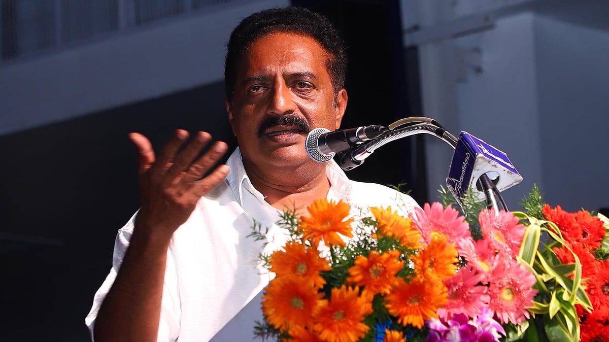 விகடன் இணையதளம் முடக்கம்: `அதெப்பிடி ஒரு தலைவருக்கு கைவிலங்கிடலாம்' - பிரகாஷ் ராஜ் மறைமுக விமர்சனம்