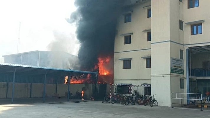 திருவள்ளூர் தீ விபத்து: தின்னர் ஆலையில் பற்றிய தீ; பள்ளிக்கும் பரவியதால் பதற்றமான சூழல்