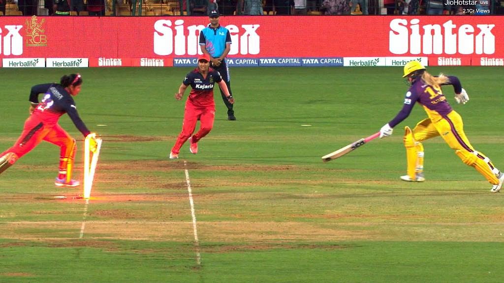 கடைசி பந்தில் ரன்னில் அவுட்... தோனியை கண்முன் கொண்டுவந்த RCBW; WPL வரலாற்றில் முதல் சூப்பர் ஓவர்