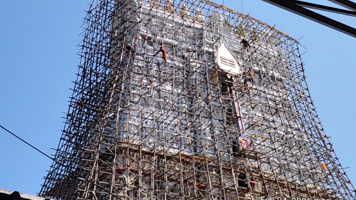 திருச்செந்தூர்: குடமுழுக்கு பணிகள்... 40 அடி உயரத்தில் கம்பீரமாக பிரகாசிக்கும் வேல்.. என்ன சிறப்பு?