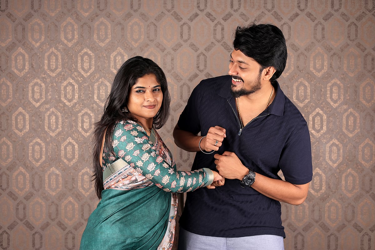 `ரஞ்சனி' சீரியல் சந்தோஷ், `லப்பர் பந்து' பட நடிகை மெளனிகா - புதுமணத் தம்பதியின் க்யூட் புகைப்படங்கள்