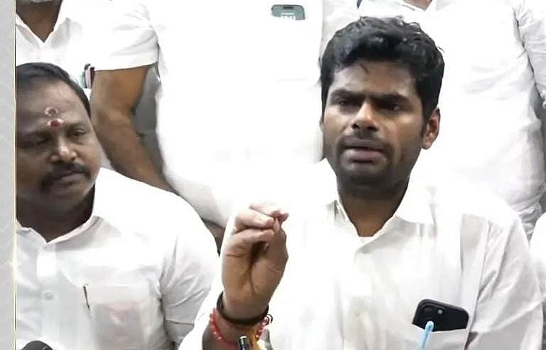 'கரூர் வழக்கில் விஜய்யை குற்றவாளி ஆக்குவதா? தவெகவை திமுக நசுக்க பார்க்கிறது' - அண்ணாமலை