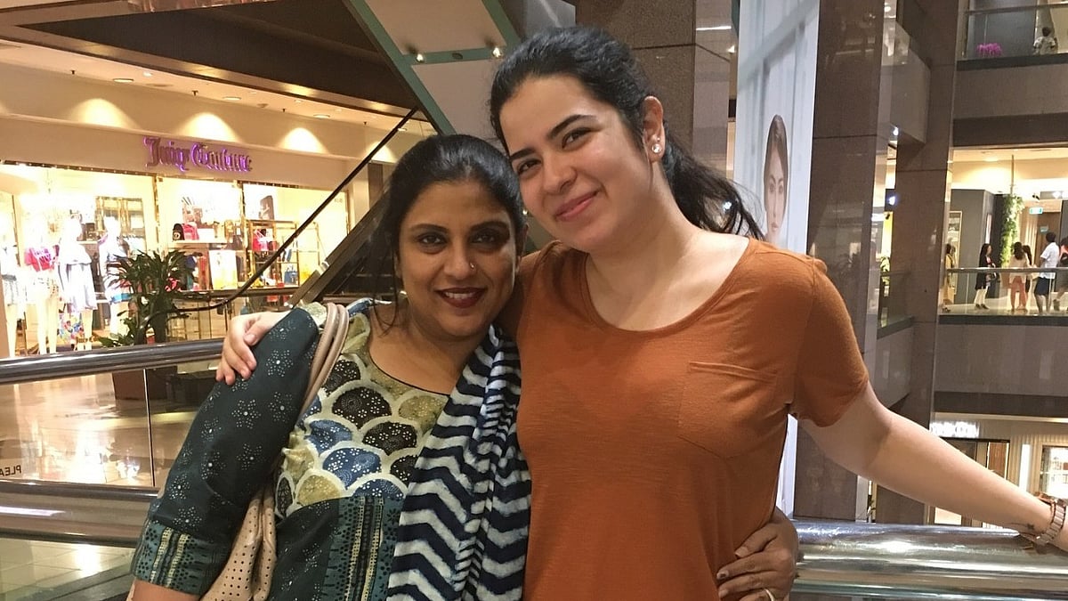  Sripriya: `என்னை முதன் முதலில் கைகளில் ஏந்திய பிரியா அம்மாவுக்கு..!' - ராதிகா மகள் ரேயான் பதிவு