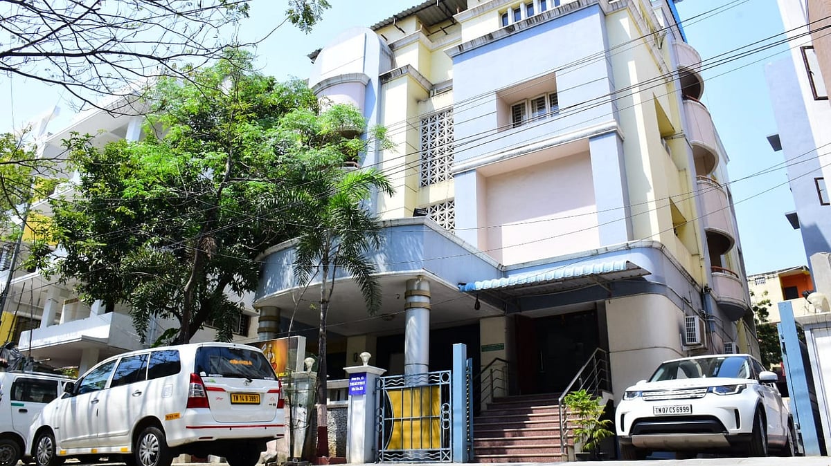 ஒரே நாளில் திமுக அமைச்சர், எம்.பி தொடர்புடைய இடங்களில் அமலாக்கத்துறை சோதனை... பின்னணி என்ன?