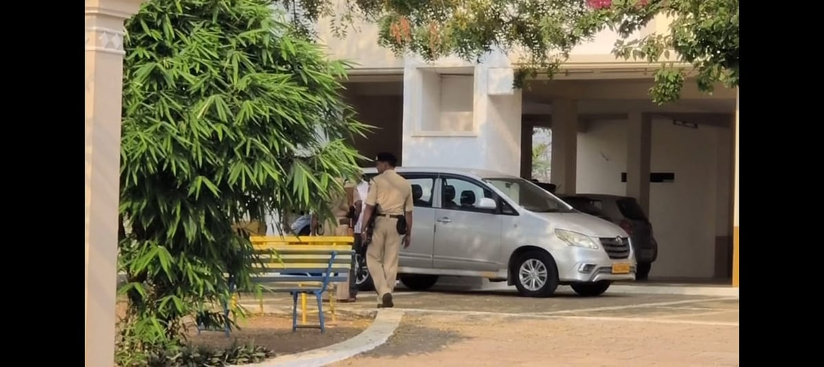 கரூர்: அமைச்சர் செந்தில் பாலாஜிக்கு நெருக்கமானவர்கள் வீடுகளில் அமலாக்கத்துறை சோதனை!