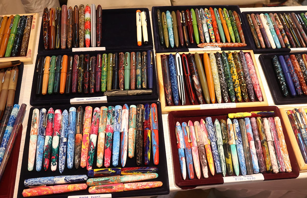 Chennai Pen Show: வித்தியாசமான டிசைன்களில் பேனா கலெக்‌ஷன்கள்; கண்கவரும் கண்காட்சி! | Photo Album