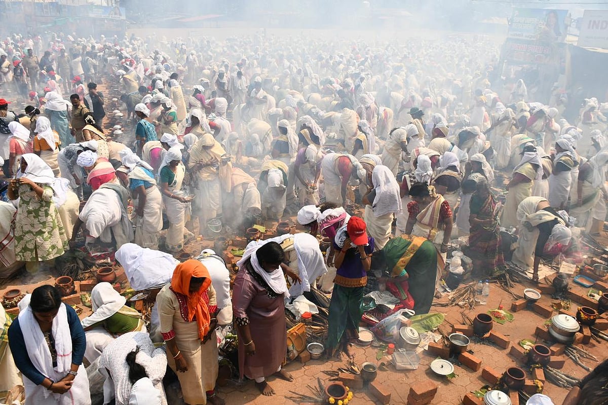 ஆற்றுகால் பகவதி கோயில் பொங்காலை விழா; லட்சக்கணக்கான பெண்கள் பொங்கலிட்டு வழிபாடு!