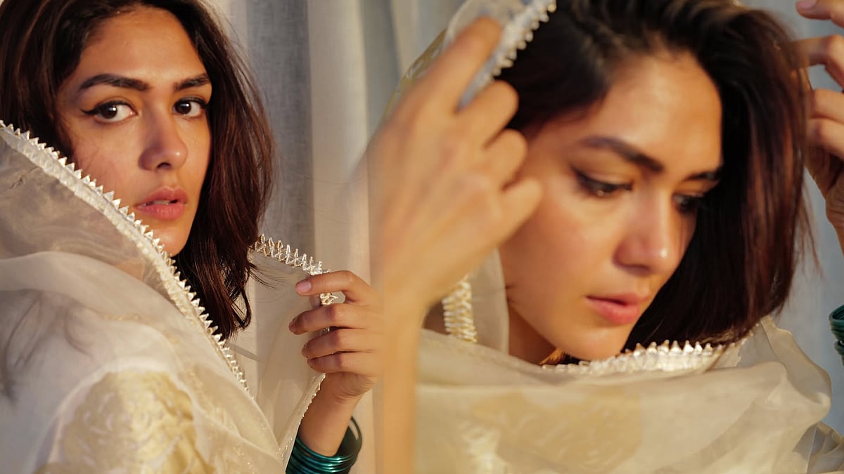 Mrunal Thakur: மிருணாள் தாக்கூர் லேட்டஸ்ட் போட்டோ ஆல்பம்! | Photo Album