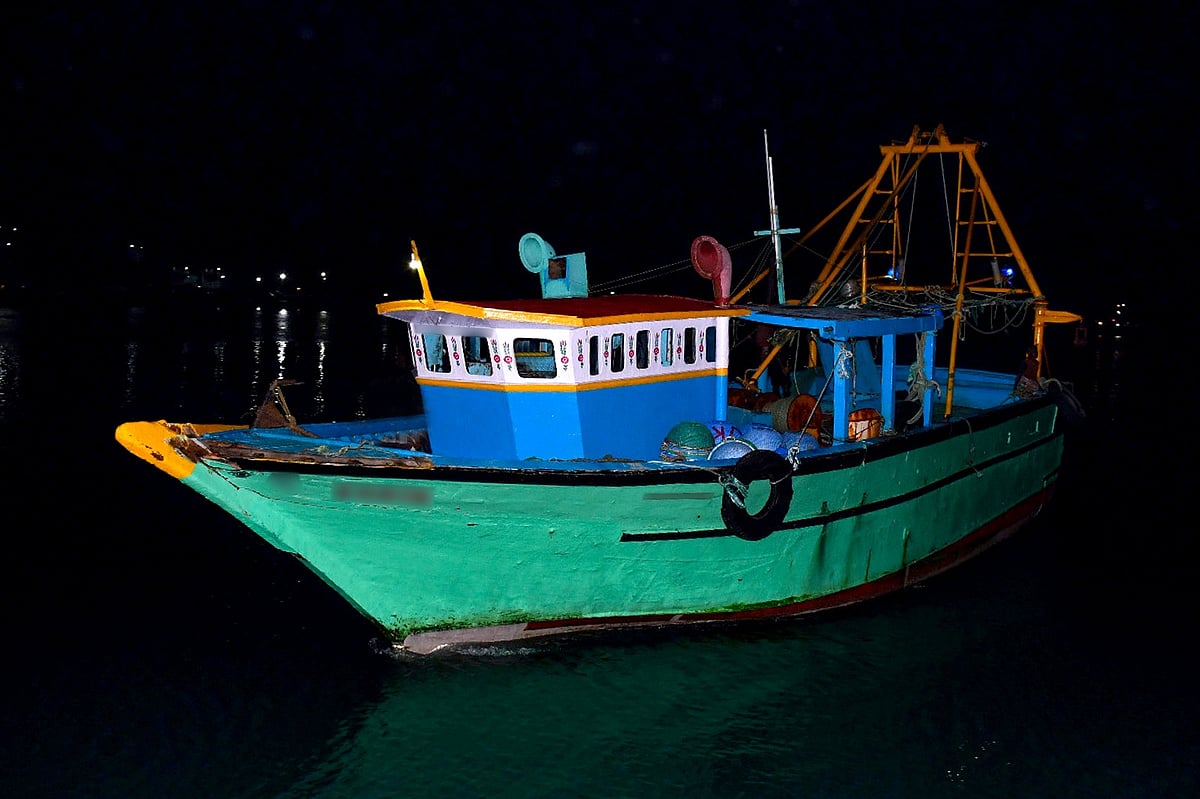 கச்சத்தீவு திருவிழாவுக்குப் பிறகு கடலுக்குச் சென்ற மீனவர்கள்... படகுடன் சிறைபிடிப்பு..!