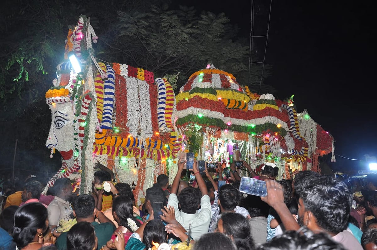 நத்தம் மாரியம்மன் கோயில் மாசி விழா: பூப்பல்லக்கில் அம்மன் நகர்வலம்; விடிய விடிய பக்தர்கள் தரிசனம்