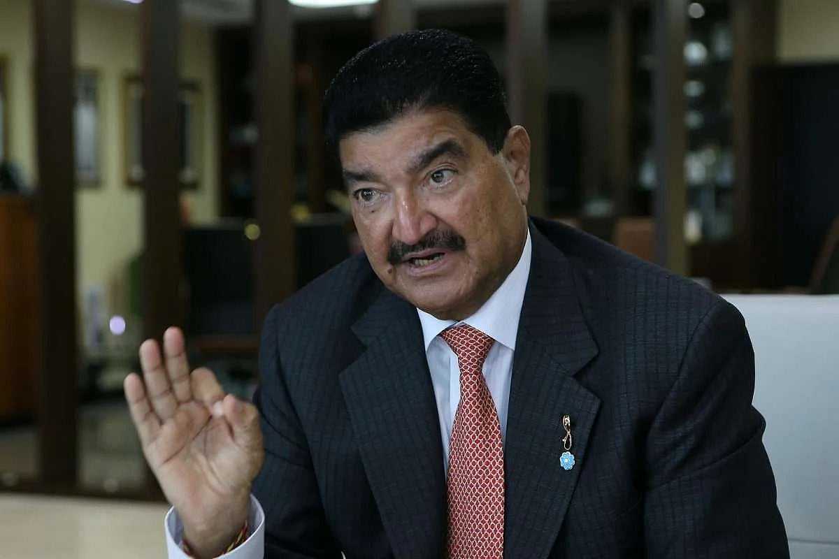 BR Shetty: ரூ.12,478 கோடி மதிப்புள்ள நிறுவனம், ரூ.74-க்கு விற்கும் நிலை; காரணம்? - வாழ்ந்துகெட்ட கதை