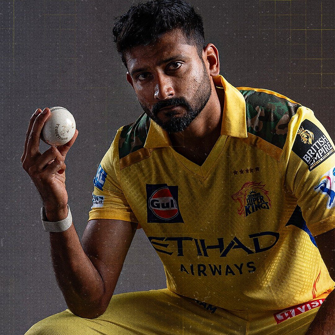 Khaleel Ahmed: `பந்தை சேதப்படுத்த முயன்றாரா கலீல் அஹமது?' - பரவும் வீடியோவும் லாஜிக்கும்