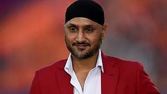 IPL: ஆர்ச்சரை இனரீதியாக விமர்சித்த ஹர்பஜன்; வெடித்த சர்ச்சை... சாடும் கிரிக்கெட் ரசிகர்கள்!