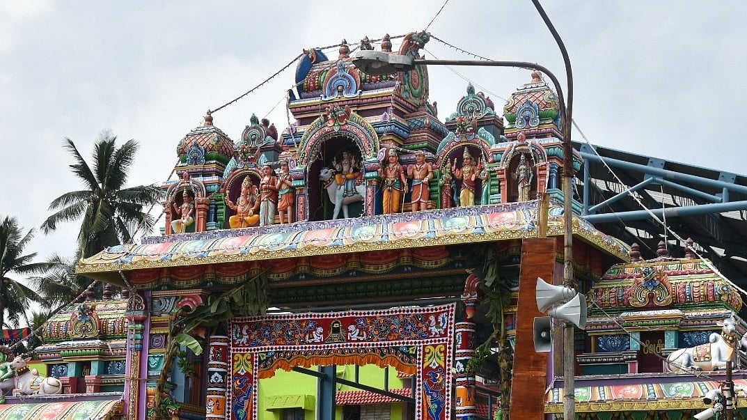 திருநள்ளாறு: `சனீஸ்வரர் கோயிலில் 2025-ல் சனிப்பெயர்ச்சி இல்லை’ - கோயில் நிர்வாகம் சொல்வதென்ன ?