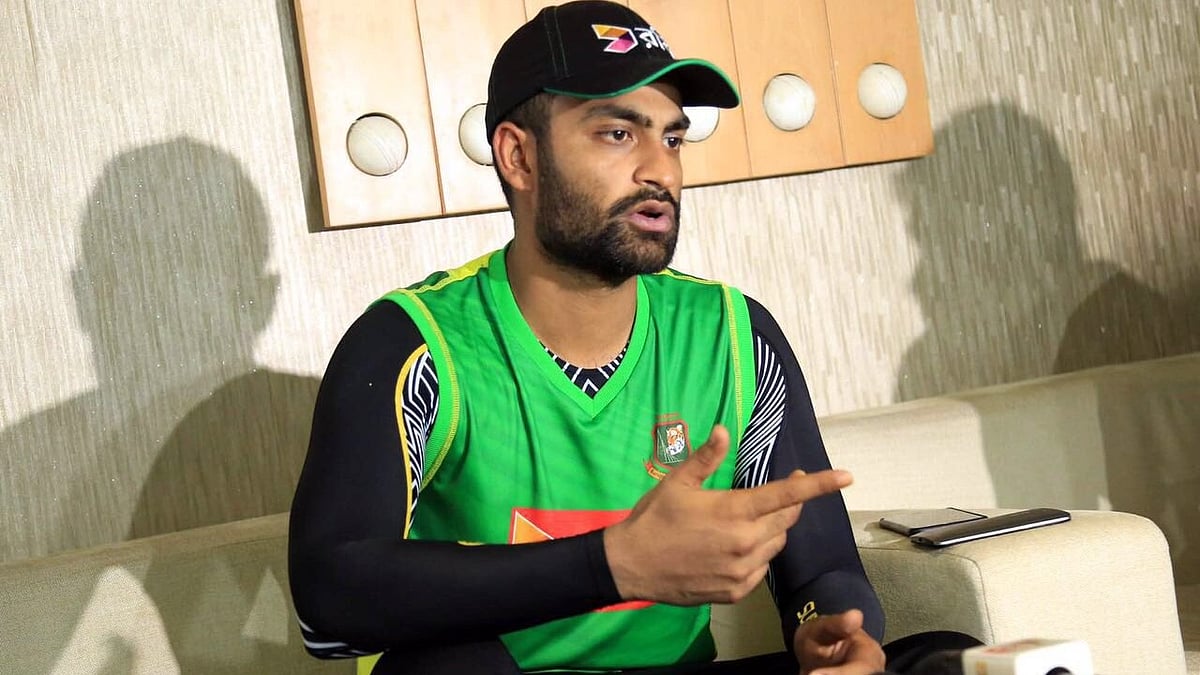 Tamim Iqbal: ஃபீல்டிங்கின்போது நெஞ்சு வலி; மருத்துவமனையில் சொல்வதென்ன? 