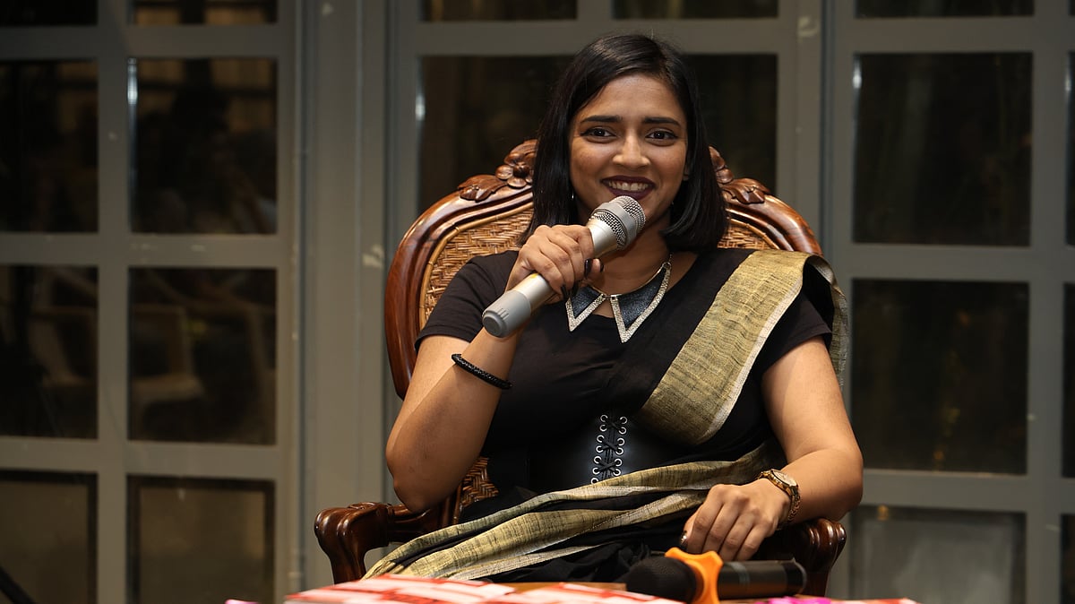 ``சமூக வலைதளங்கள் துன்பம் அளிக்கும் கருவியாகிவிட்டது!'' -புத்தக வெளியீட்டில் நடிகை வசுந்தரா