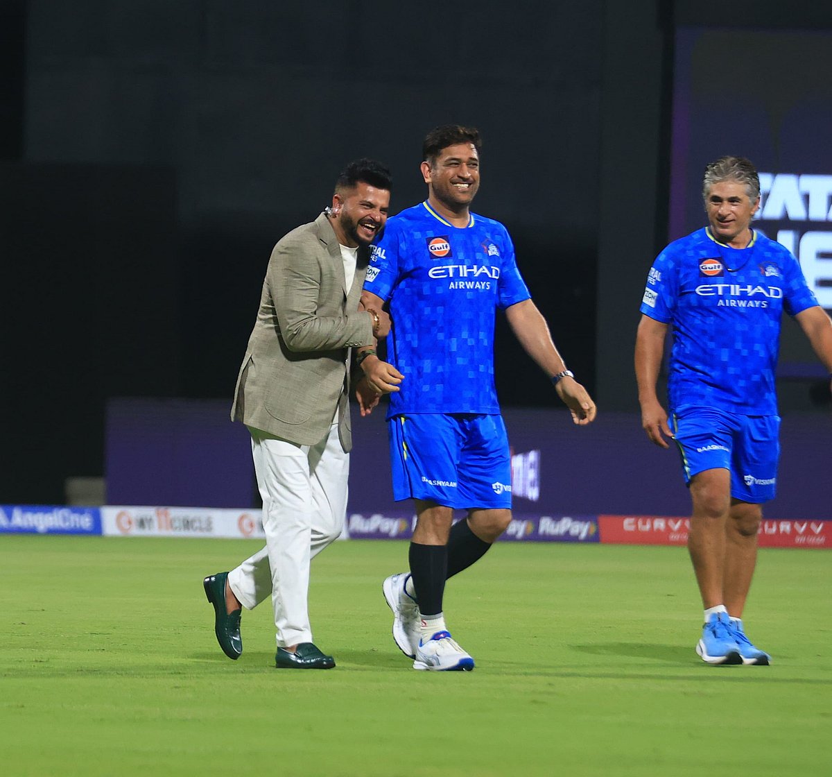 Dhoni : 'என் ஆருயிர் தோழா...' - சேப்பாக்கத்தில் தோனி - ரெய்னா சந்திப்பு - Photo Album