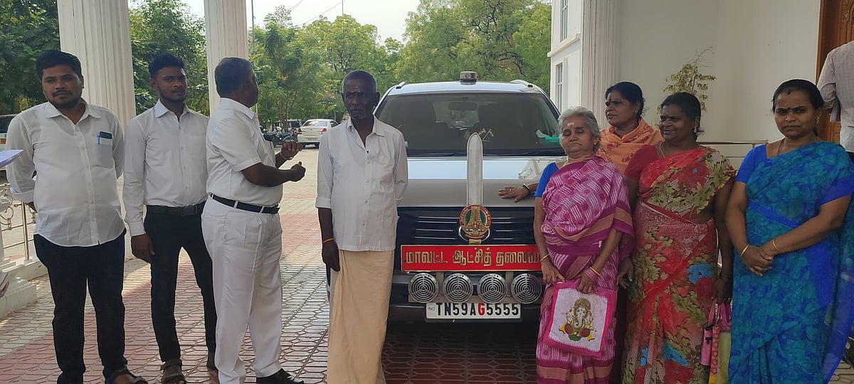 மதுரை: இழப்பீடு தராமல் 50 ஆண்டுகள் இழுத்தடிப்பு; கலெக்டரின் காரை ஜப்தி செய்ய வந்தவர்களால் பரபரப்பு