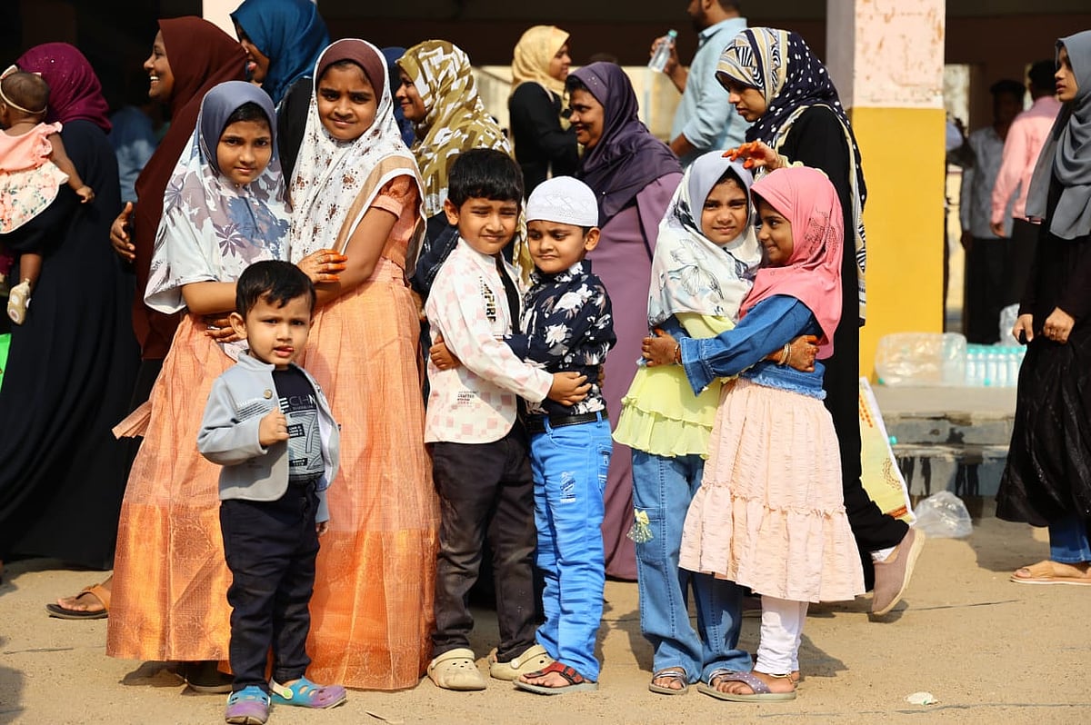 ரம்ஜான் பண்டிகை : சென்னை டான் பாஸ்கோ பள்ளி மைதானத்தில் சிறப்பு தொழுகை!