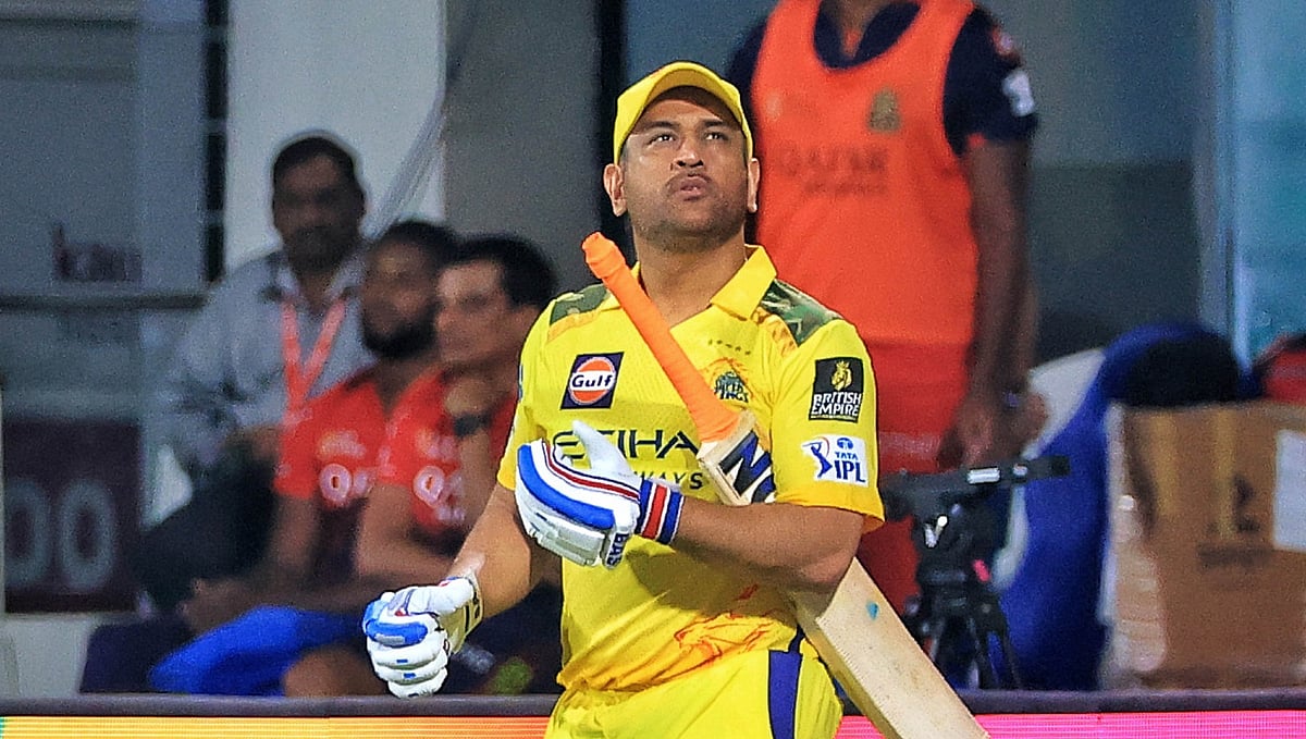 Dhoni : `இன்றைய போட்டியோடு ஓய்வை அறிவிக்கிறாரா தோனி?'- பரவும் செய்தியும் பின்னணியும்