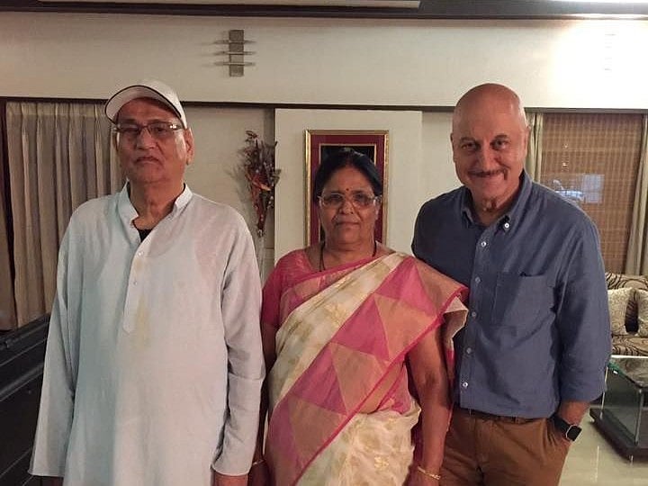 Dhoni : 'சேப்பாக்கத்தில் முதல் முறையாக தோனியின் பெற்றோர்!' - முக்கிய முடிவை அறிவிக்கிறாரா தோனி?