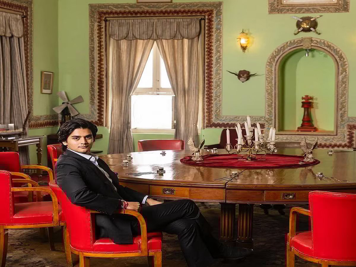 560 கிலோ தங்கம், ரூ.4000 கோடி அரண்மனை வாழ்க்கை; இருந்தும் செயலி முலம் காய்கறி வியாபாரம் - யார் இவர்?