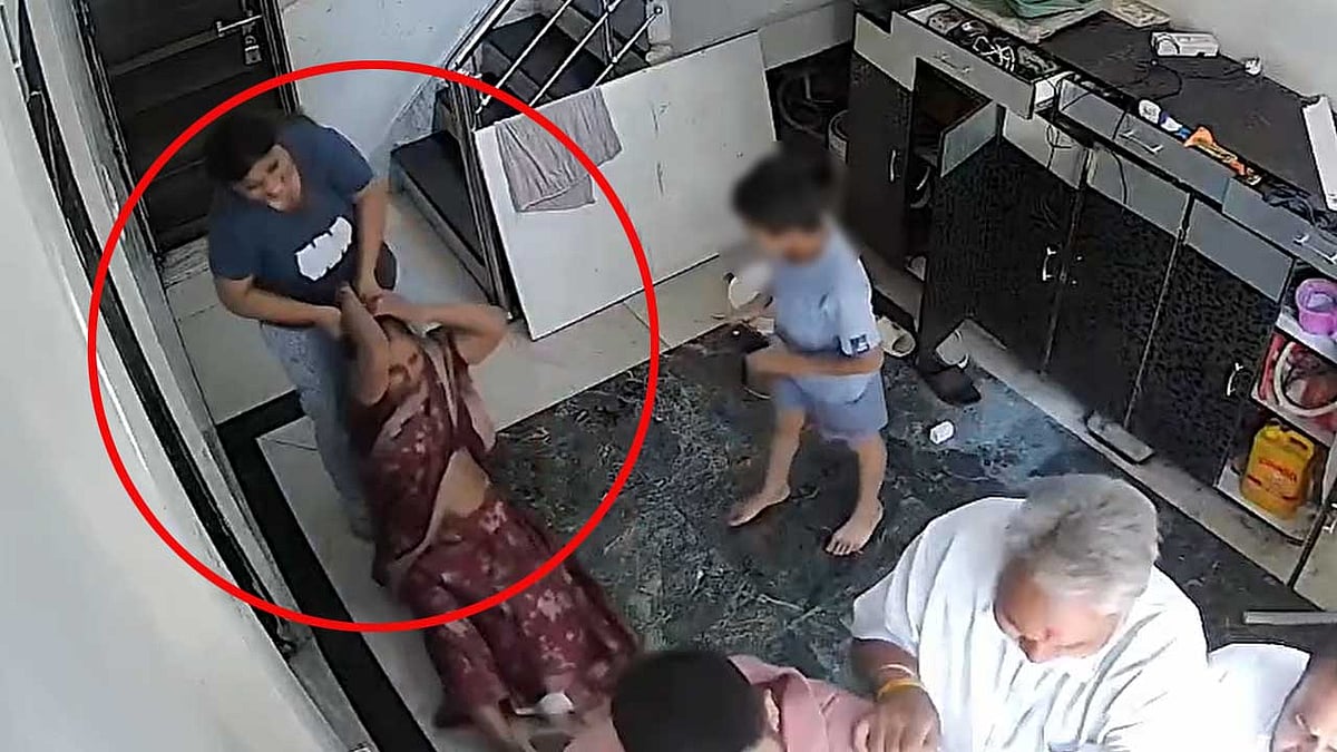 தாயை முதியோர் இல்லத்திற்கு அனுப்ப மறுத்த மகன்; மாமியாரை அடித்த மனைவி; வைரல் வீடியோவின் பின்னணி என்ன?