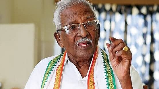 `நாடாளுமன்றத்தில் தமிழில் பேசுவதற்கான உரிமையை நிலைநாட்டியவர்’ - குமரி அனந்தனுக்கு தலைவர்கள் இரங்கல்!