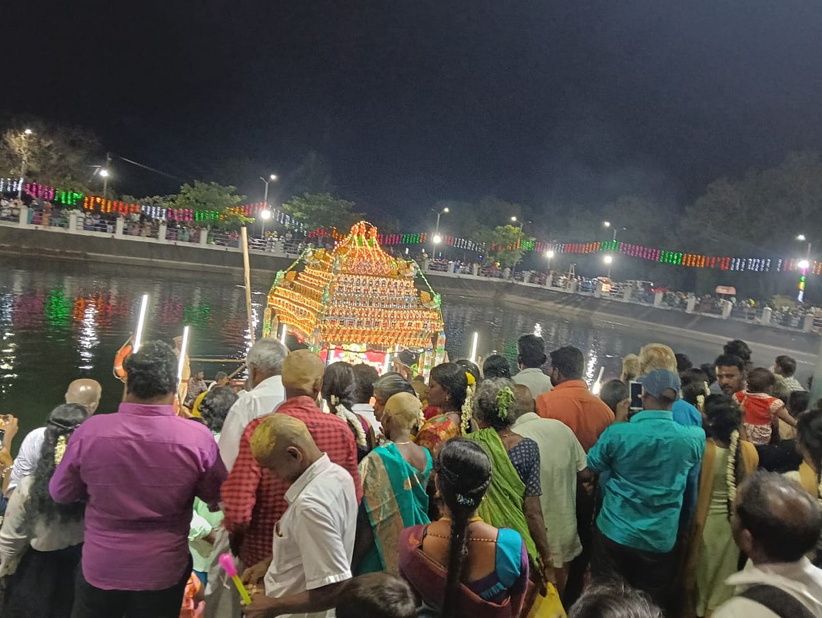 பங்குனி உத்திரத்தை முன்னிட்டு மயிலம் முருகன் கோவிலில் தேரோட்டம்!