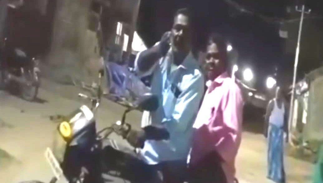 ``மின்தடைனா கம்ப்ளைன்ட் கொடுப்பியா, வேற மாதிரி ஆகிடும்’’ - வீடு தேடிப்போய் மிரட்டிய EB ஊழியர்கள்!