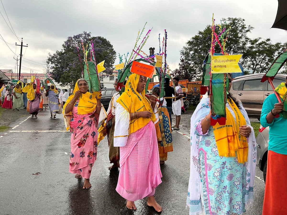  2,000 ஏக்கர் நிலத்தை மூழ்கடிக்கும் நீர்மின் திட்டத்தை கைவிட முருகனுக்கு காவடி எடுத்த மக்கள்! ஏன்?