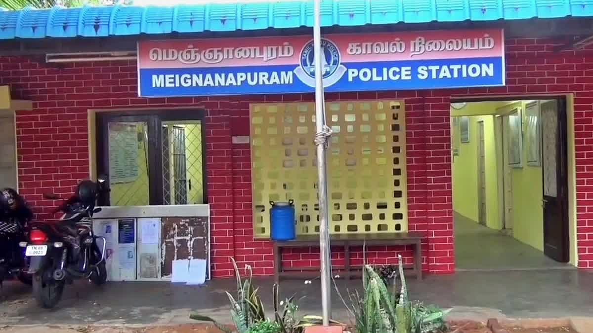 தூத்துக்குடி : வீட்டில்  தனியாக இருந்த காவலரின் தாய் - தங்கநகைக்காக கொலை செய்த பெண்