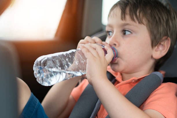 `கார் பயணங்களில் 'இந்தத்' தண்ணீர் வேண்டவே வேண்டாம்! மீறினால்..' -எச்சரிக்கும் மருத்துவர்