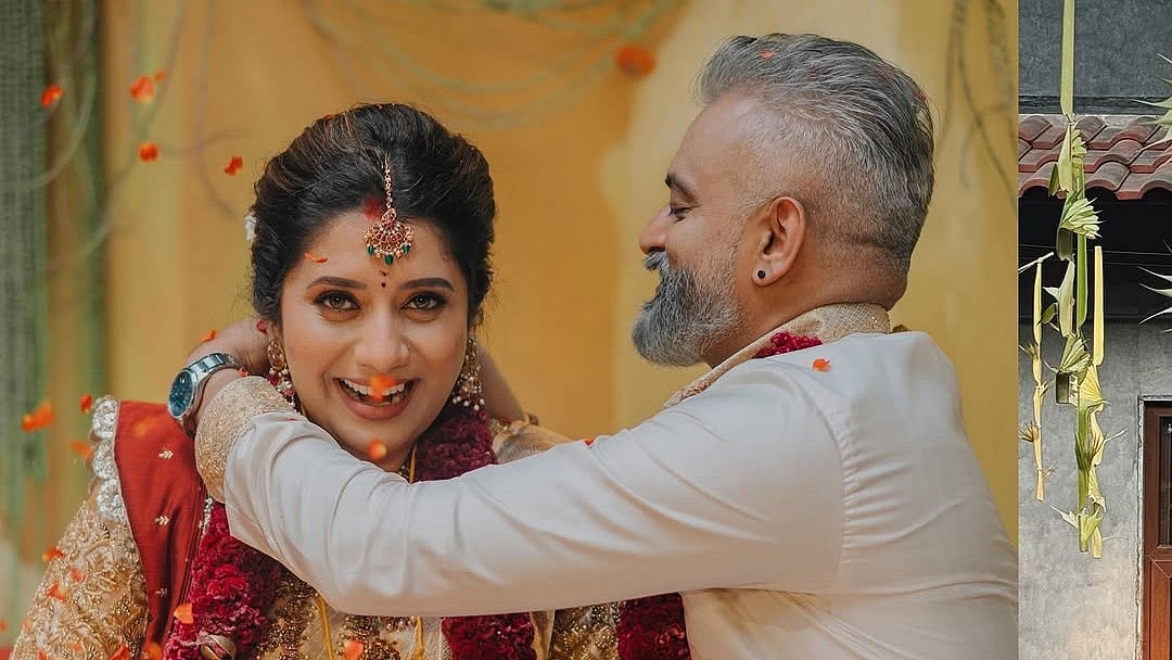 Priyanka: 'உன்னோடு வாழ்வது ஆனந்தமே!' - தொகுப்பாளர் ப்ரியங்காவின் திருமண க்ளிக்ஸ்|Photo Album