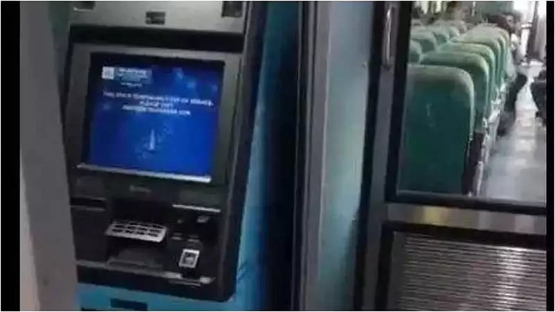 இந்தியாவில் முதல் முறை: ஓடும் ரயிலில் ATM மெஷின்; அறிமுகம் செய்துள்ள மத்திய ரயில்வே