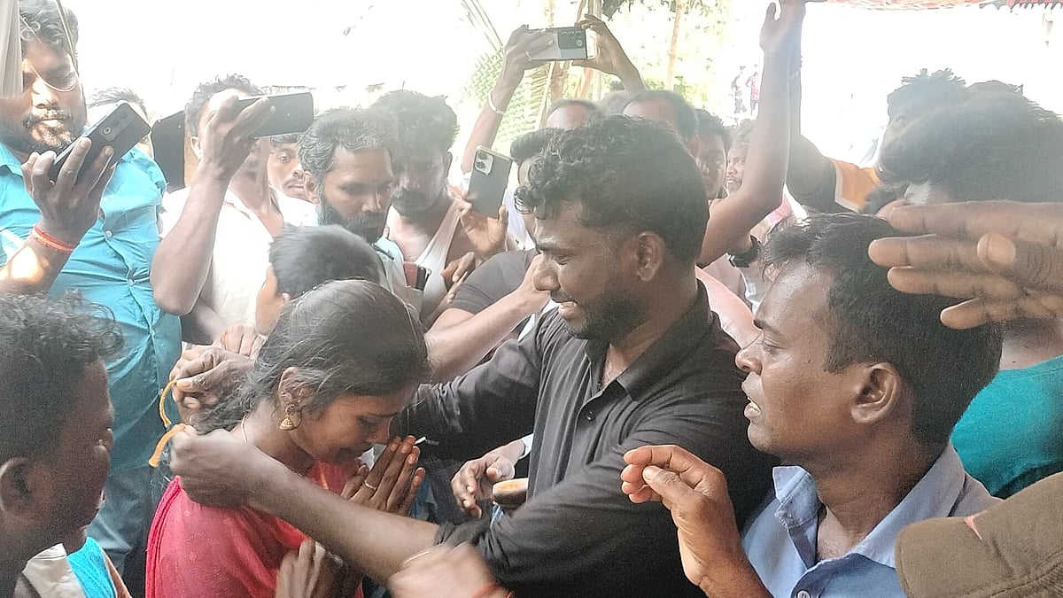 கடலூர்: தந்தையின் இறுதிச்சடங்கில் காதலியை மணந்த மகன்; நெகிழ வைத்த திருமணத்தின் பின்னணி என்ன?