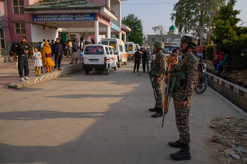 Pahalgam Attack : சிறுவயது நண்பர்களின் முதல் பயணம்... இறுதிப்பயணமாக மாறிய சோகம் - நடந்தது என்ன?