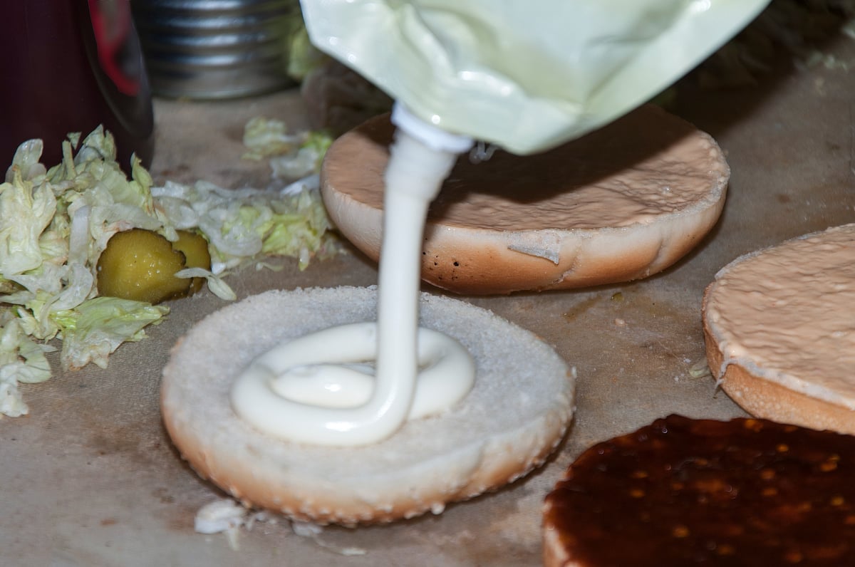 Mayonnaise: `மையோனைஸ்'க்கு தமிழக அரசு தடை! அந்தளவுக்குக் கெடுதலா அது? டயட்டீஷியன் விளக்கம்!