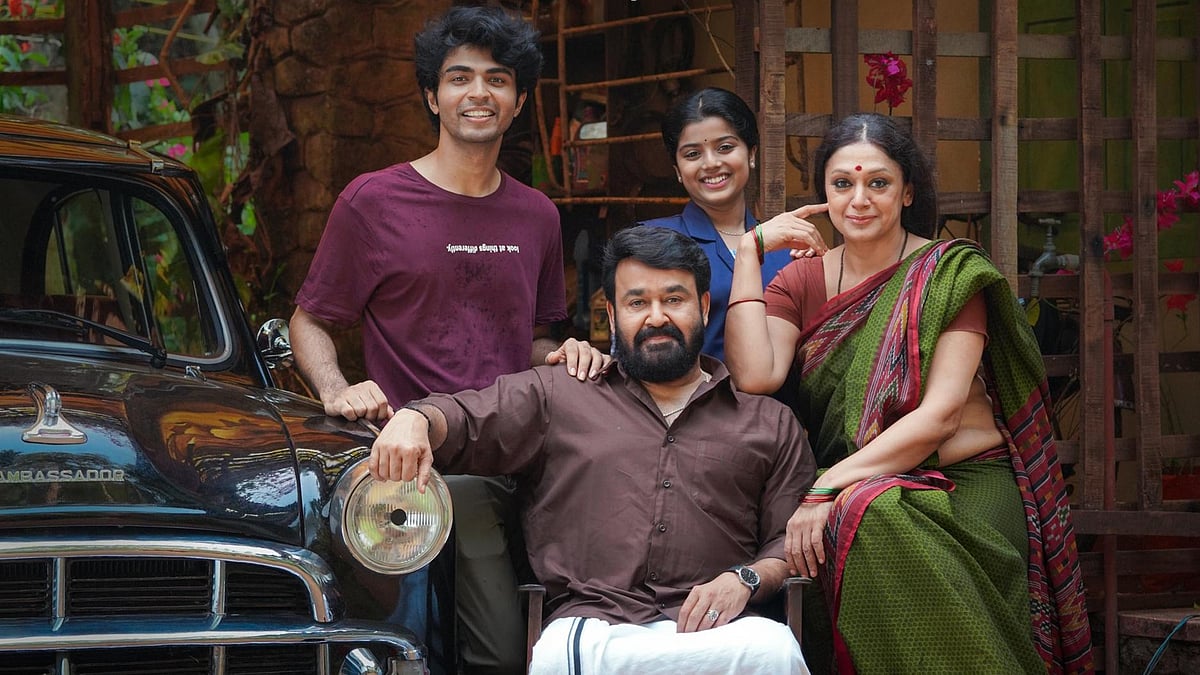 Thudarum Review: 'குடும்பத்திற்காக மீண்டும் ரகட் பாயாகும் மோகன்லால்' - 'துடரும்' எப்படி இருக்கு?