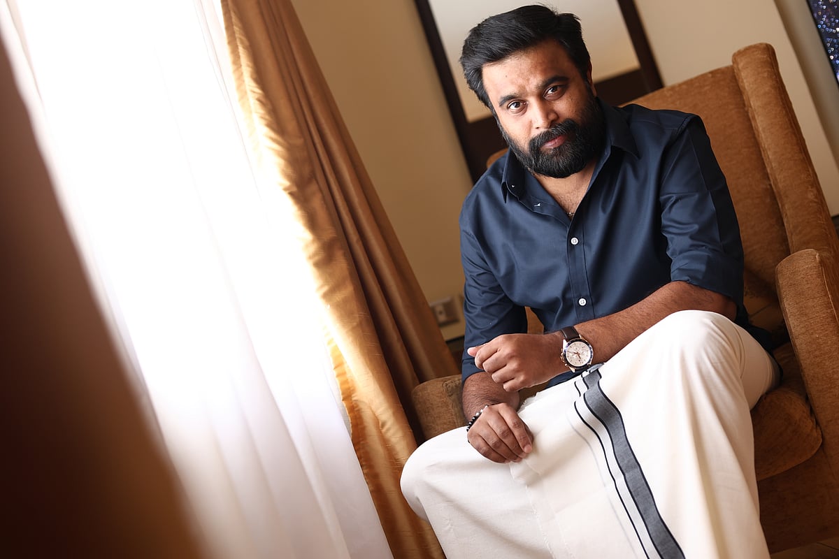 இயக்குநர்கள் சசி, ராஜூமுருகன், தரணி ராஜேந்திரன் என அசத்தல் லைன் அப்கள் வைத்திருக்கும் சசிகுமார்