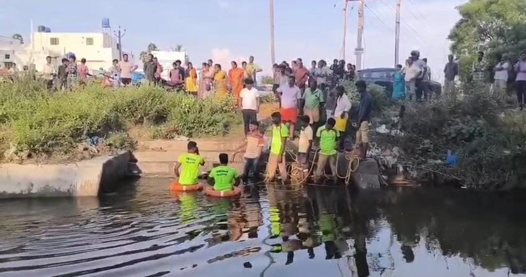 நீரில் அடித்துச் செல்லப்பட்ட 2 மகன்களை உயிரைக் கொடுத்து காப்பாற்றிய தந்தை.. திருப்பூரில் சோகம்