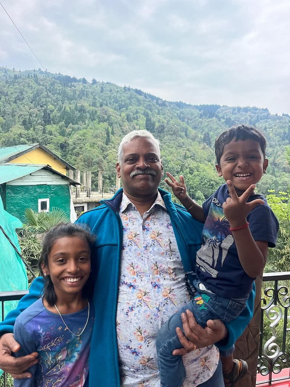 கொல்கத்தா ஹோட்டல் தீ விபத்தில் சிக்கிய கரூர் குடும்பம்; குழந்தைகள் உட்பட மூவர் பலி; நடந்தது என்ன?