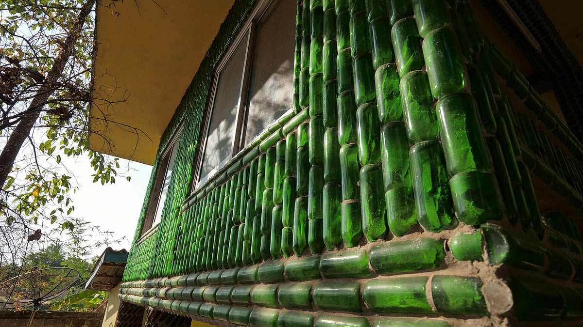 பீர் பாட்டில்களால் கட்டப்பட்ட புத்தர் கோயில்; தாய்லாந்தின் இந்த Offbeat இடத்திற்குச் செல்ல ரெடியா?