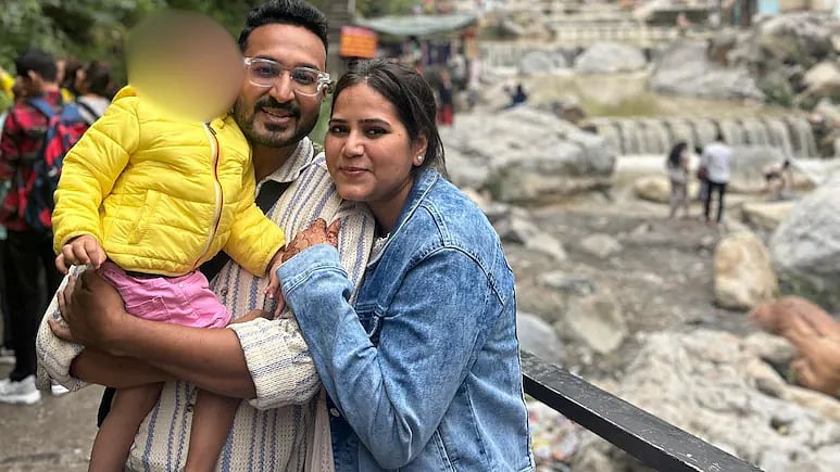 `நோய் தீரவில்லை..' - மதச் சடங்கை கடைப்பிடித்து உயிரிழந்த ஐ.டி தம்பதியின் 3 வயது மகள்