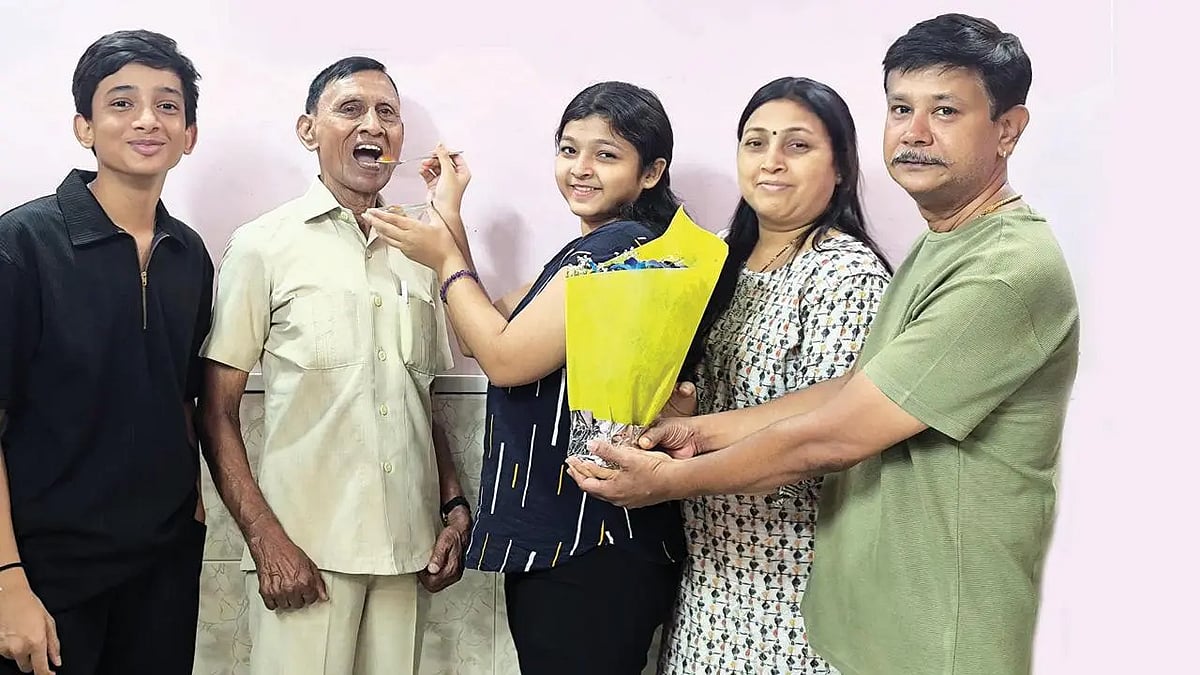 வழக்கறிஞராகும் கனவு; 76 வயதில் 12-வது வகுப்பு தேர்வு எழுதி தேர்ச்சி பெற்ற முன்னாள் கடற்படை அதிகாரி!