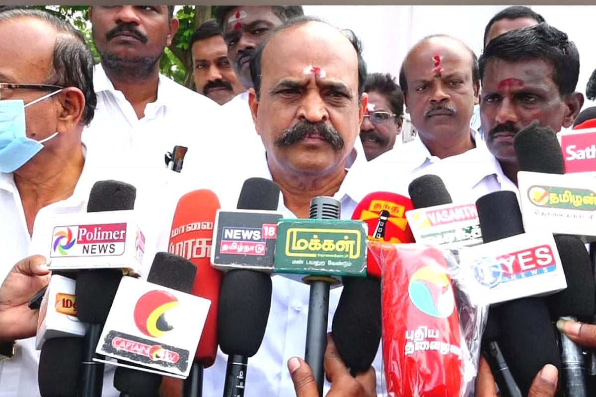 ”தற்போது 2 விக்கெட்தான் விழுந்துள்ளது.. தமிழகத்தில் இன்னும் பல விக்கெட் விழும்”- கடம்பூர் ராஜூ
