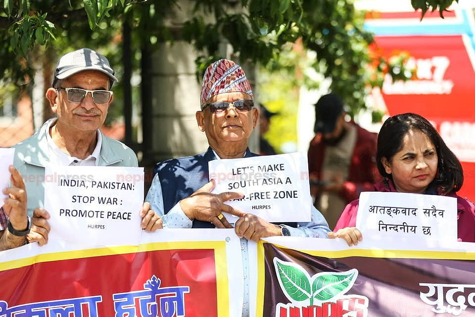 India - Pakistan: `போரில் யாரும் வெல்ல மாட்டார்கள்; நிறுத்துங்கள்’ - நேபாளத்தில் நடந்த போராட்டம்