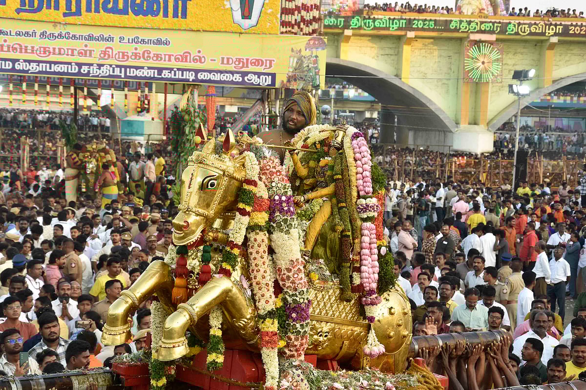 அழகர்கோயில் திரும்பிய கள்ளழகர்; தசாவதார நிகழ்ச்சிகளை காண இரவில் குவிந்த மக்கள்..